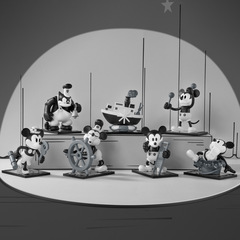 Случайная фигурка POP MART: Disney Steamboat Willie