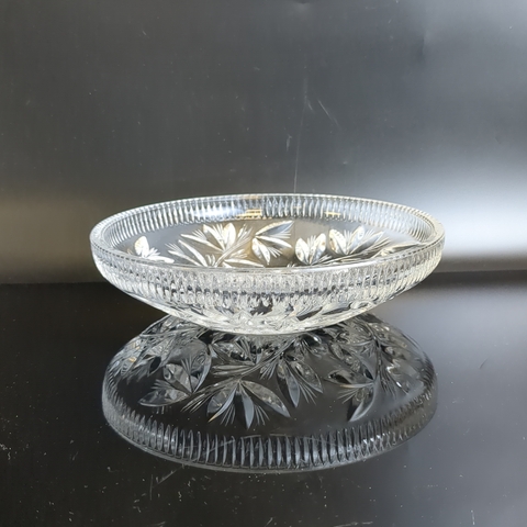 Блюдо для сервировки стола, фруктовница, стекло, с рельефным флористическим декором, d-17.5 см, винтаж СССР 1970-1990 гг