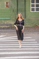 Ксения. Платье женское льняное миди с вышивкой под пояс PL-422621