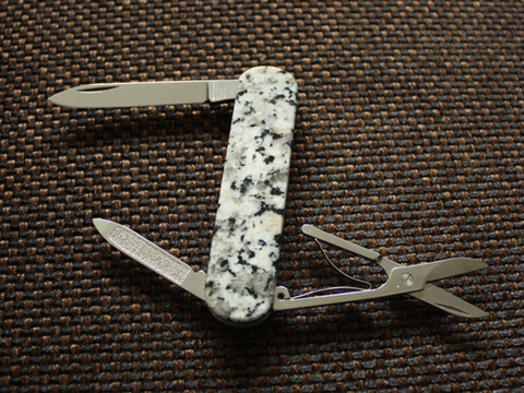Нож-брелок Victorinox Classic LE, 58 mm, 