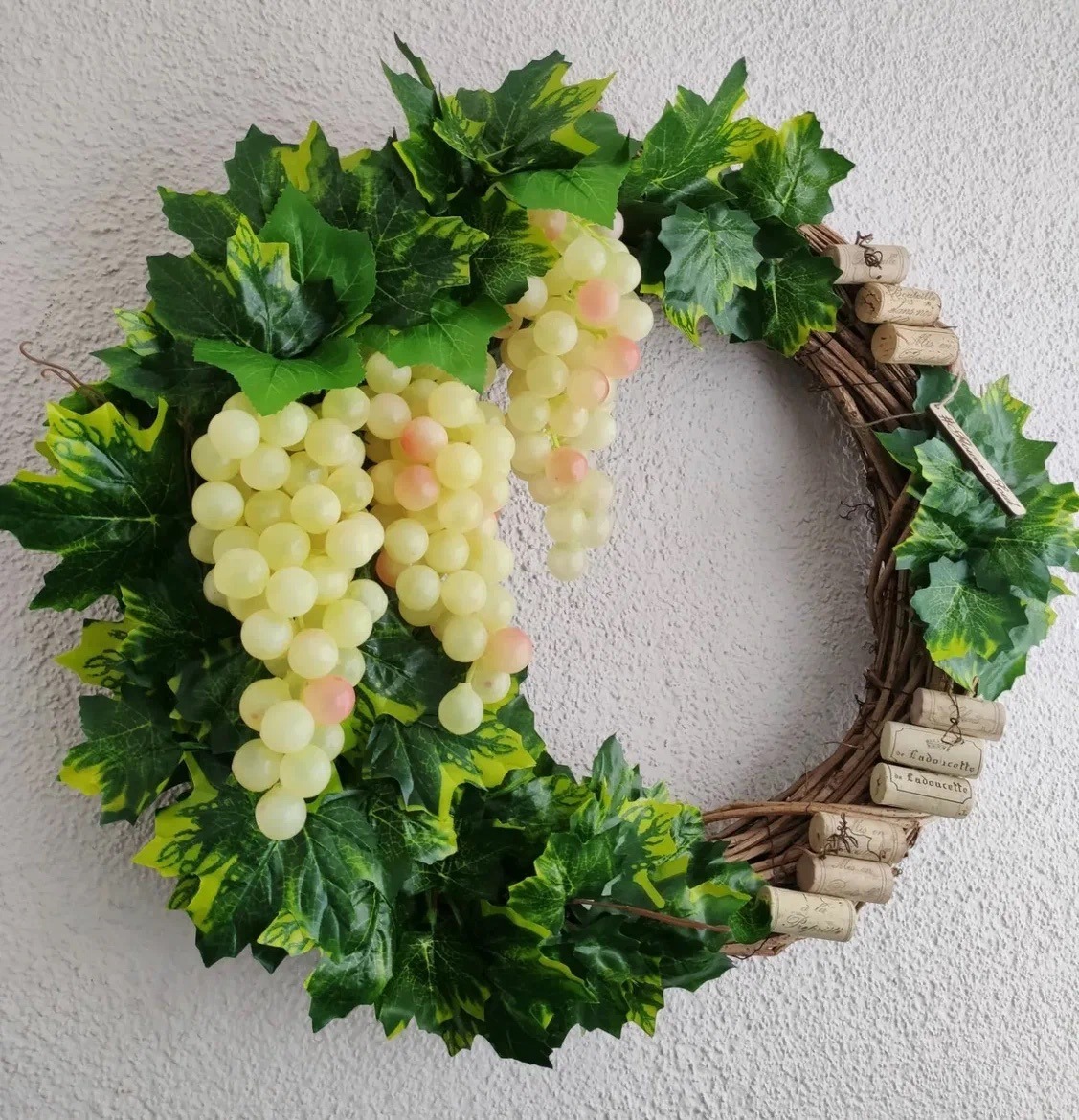 Венок лоза с виноградом