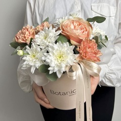 Круглая персиковая композиция с розой Кахала 2607202519