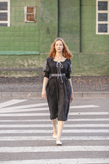 Ксения. Платье женское льняное миди с вышивкой под пояс PL-422621