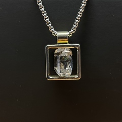 Подвеска с Петролеум кварцем (square)