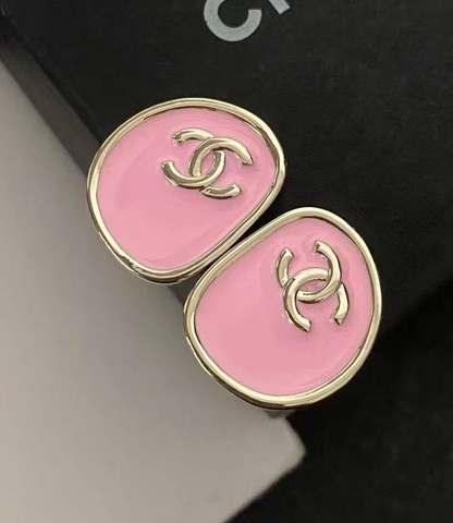 Серьги-пусеты CHANEL с розовой эмалью в лимонной позолоте, lux