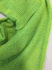 Треугольный шарф-косынка (меланж зелено-салатовый)