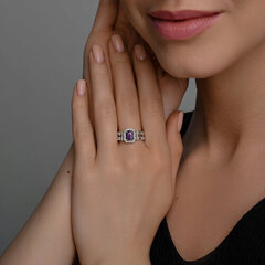 2011334-3-kolco-iz-belogo-zolota-585-proby-s-brilliantami-i-sapfirom