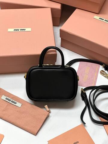 Мини сумка MIU MIU из натуральной кожи в черном цвете