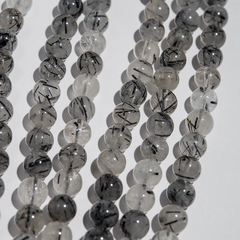 Кварц натуральный с турмалином и рутилом, 10,8мм, бусины в форме шара
