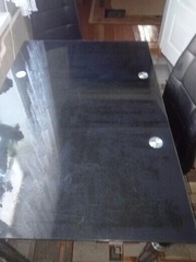 Накладка прозрачная на темном стеклянном столе