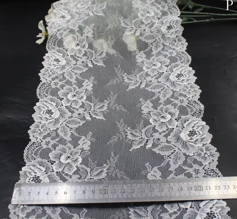 Кружево эластичное белое 23 см, букет