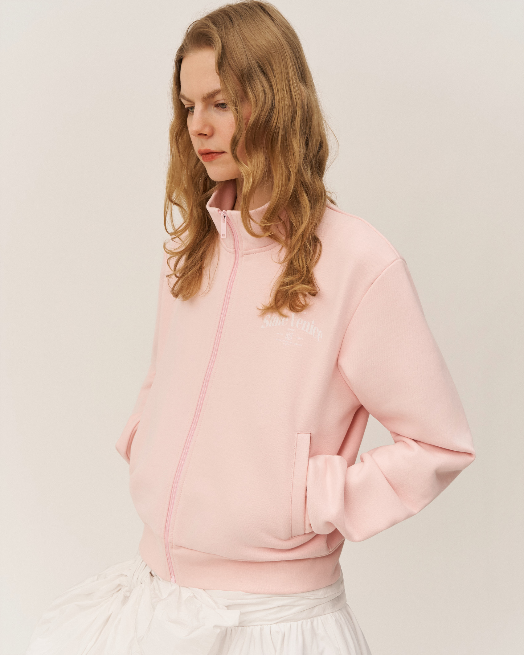 Жакет на молнии классического прямого кроя