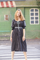 Ксения. Платье женское льняное миди с вышивкой под пояс PL-422621