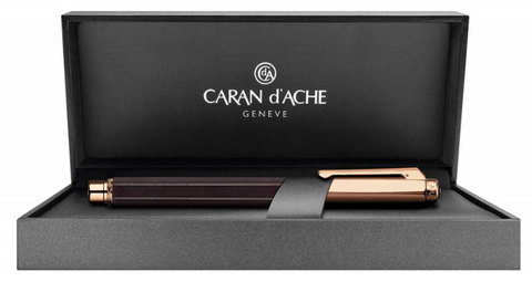 Ручка перьевая Caran d'Ache Varius Ebony Rose Gold F (4490.132)