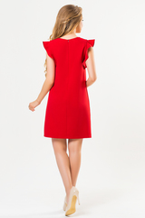 Красное платье с воланами на плечах