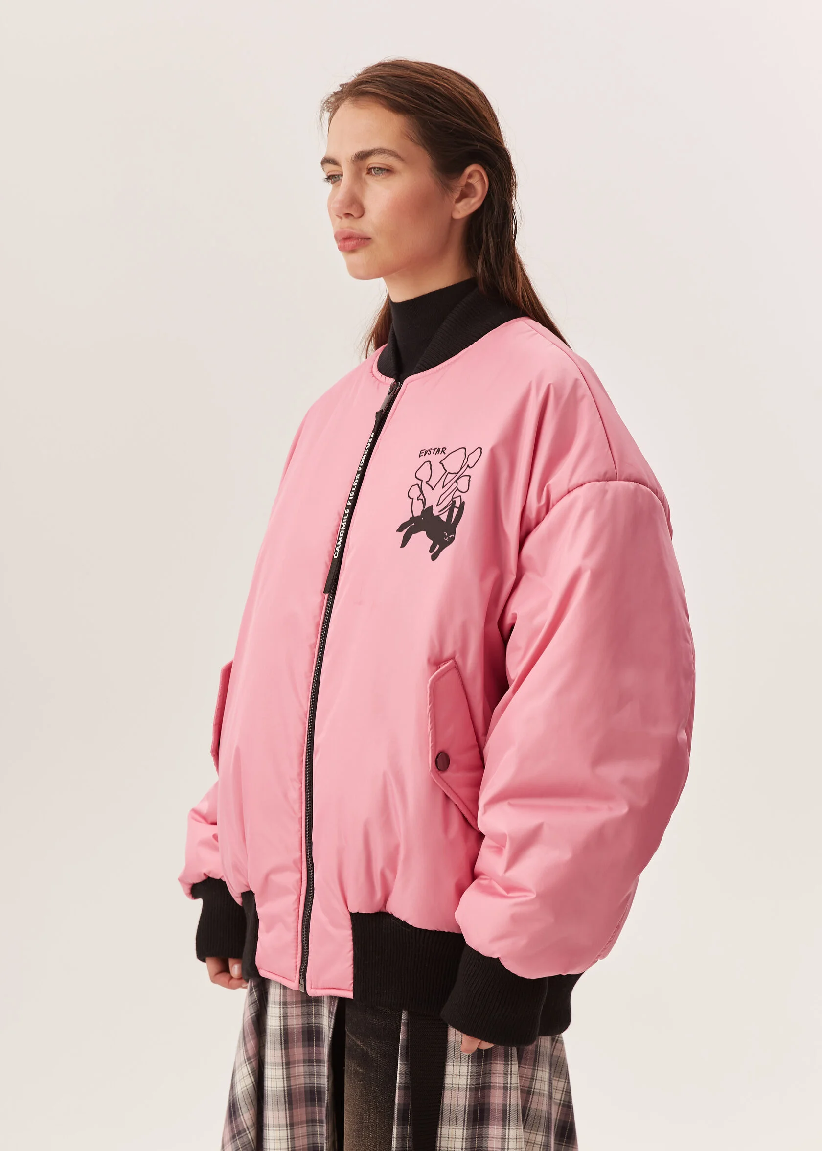 Бомбер MAGIC FLOWERS розового цвета