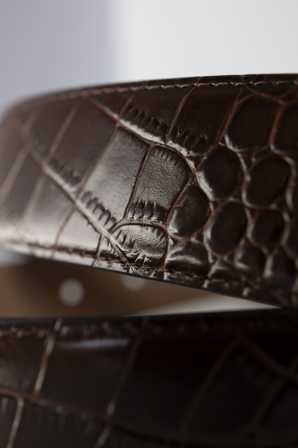 Классический ремень из кожи с тиснением под крокодила, 35 мм, темно-коричневый