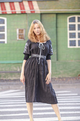 Ксения. Платье женское льняное миди с вышивкой под пояс PL-422621