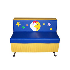 Диван прямая секция на хромированных ножках с аппликацией "Луна"