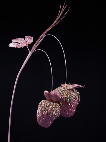 Веточка с клубникой 15х58см ChristmasDeLuxe лиловая