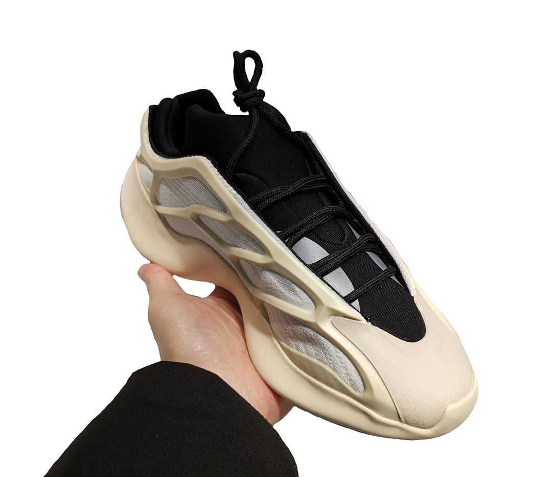 Kanye West Yeezy 700 V3 Resale Value ADIDAS YEEZY 700 V3 USED SIZE