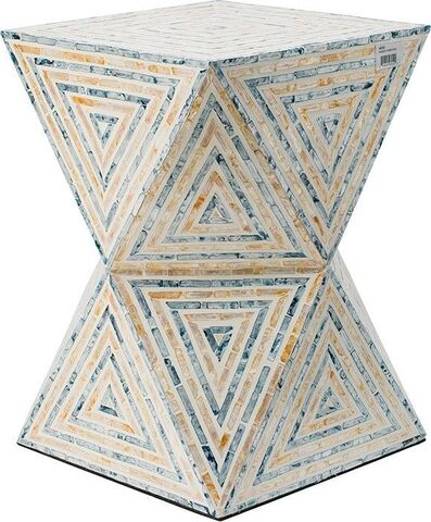 Столики с раковинами устриц