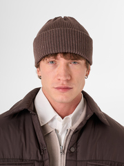 Хлопковая шапка в коричневом цвете