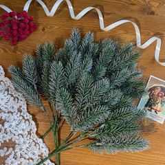 Ветки ели в серебристом глиттере, 15 лапок на ветке, 31 см, набор 3 букета.