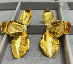 56071 - Серьги крупные ЛЕПЕСТКИ ЦВЕТОВ матовое золото