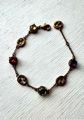 Браслет-цепочка с цветными камнями и лого style by GUCCI, цвет бронза