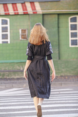 Ксения. Платье женское льняное миди с вышивкой под пояс PL-422621