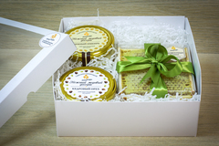 Подарочный набор HoneyForYou с крем-медом и сотовым медом в оливковом оформлении