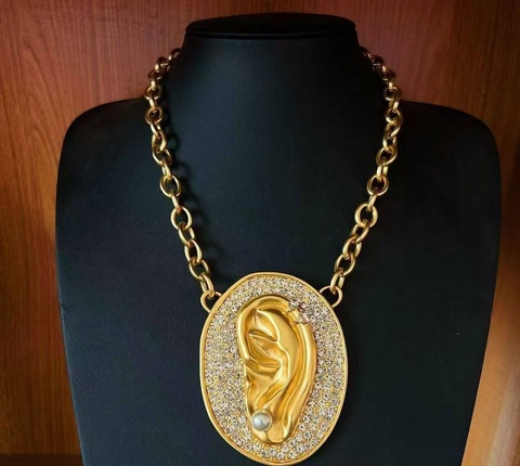 Кулон Schiaparelli ухо