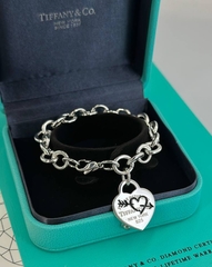 braslet-cep-iz-nerodirovannogo-serebra-925-proby-love-s-podveskoj-serdce