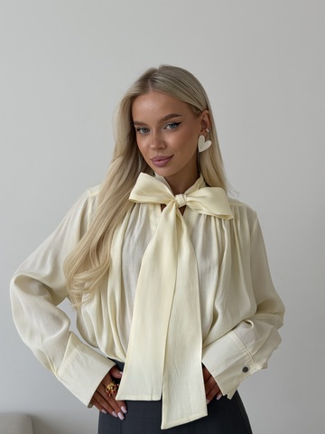 Блуза с бантом молочный