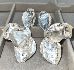 56071 - Серьги крупные ЛЕПЕСТКИ ЦВЕТОВ матовое золото