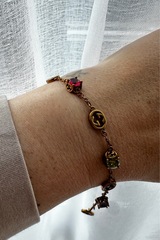 Браслет-цепочка с цветными камнями и лого style by GUCCI, цвет бронза