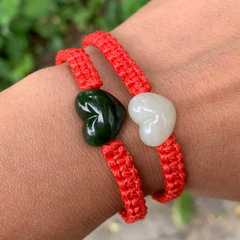 Браслет Красная нить с сердечком. Зеленый нефрит