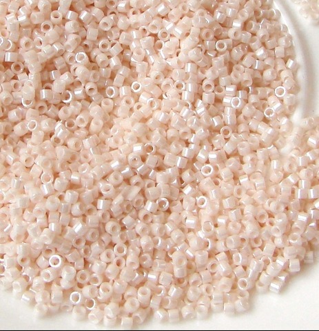 DB-1530 Бисер цилиндрический Миюки делика 11/0 /Miyuki delica 11/0 Opaque ceylon bisque white