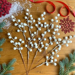 Ягоды БЕЛЫЕ искусственные на ветке, 10 ягод на ветке, гроздь 25 см., набор 10 шт.