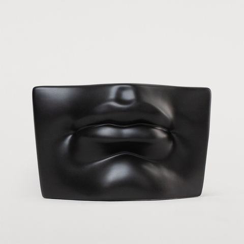 СКУЛЬПТУРА LABIOS NEGROS