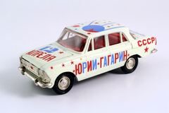 Moskvich-412 Yuri Gagarin Cosmonautics Day Agat Mossar Tantal 1:43