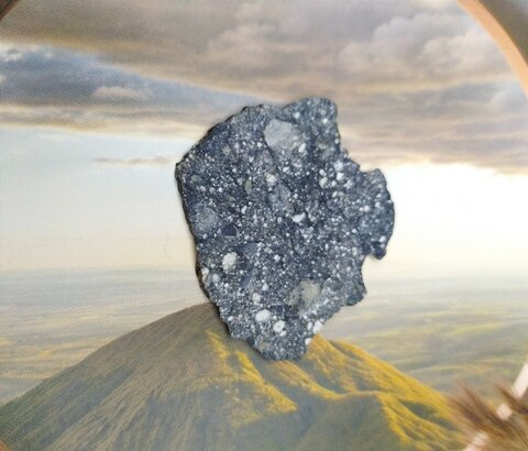 NWA 10608 (лунный метеорит)