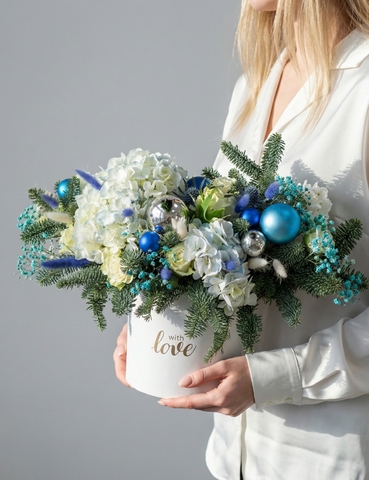 Цветочная композиция «Искрящийся праздник»