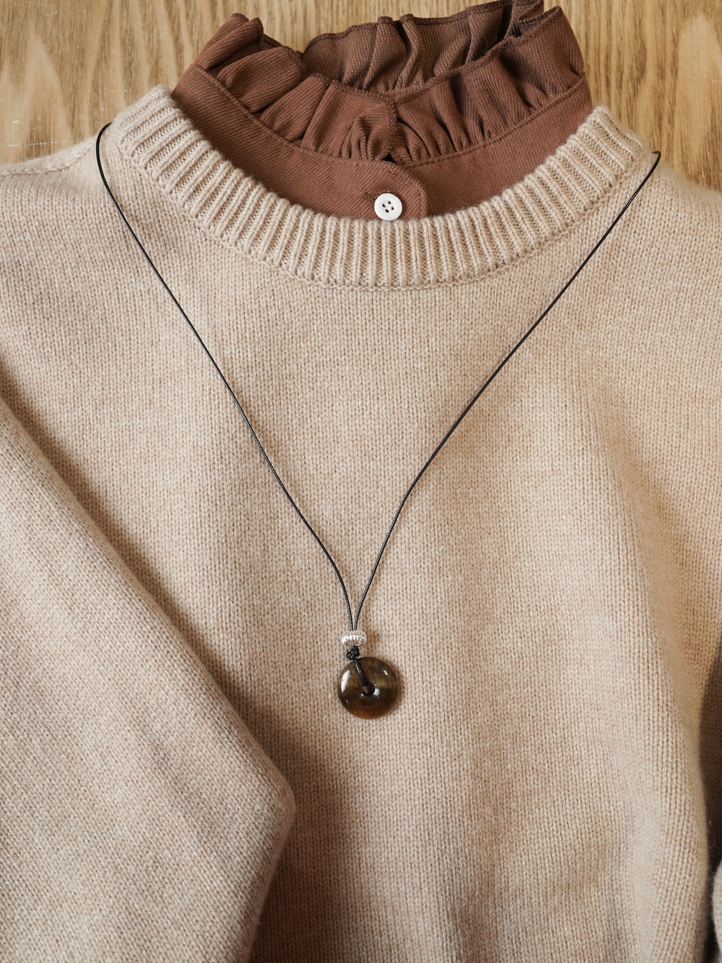 Шнурок с подвеской из агата