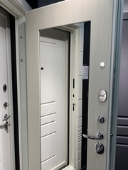 Входная металлическая дверь Бункер БН-14 Американский орех зеркальная вставка ФЛЗ-603 Сандал белый