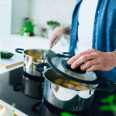 Кастрюля Fiskars Functional Form 1026579 7л. d=28.3см (с крышкой) серебристый