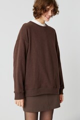 Свитшот из коричневой шерсти