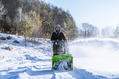 Снегоуборщик Greenworks GD82ST56 82V (61см) самоходный аккумуляторный, без АКБ и ЗУ