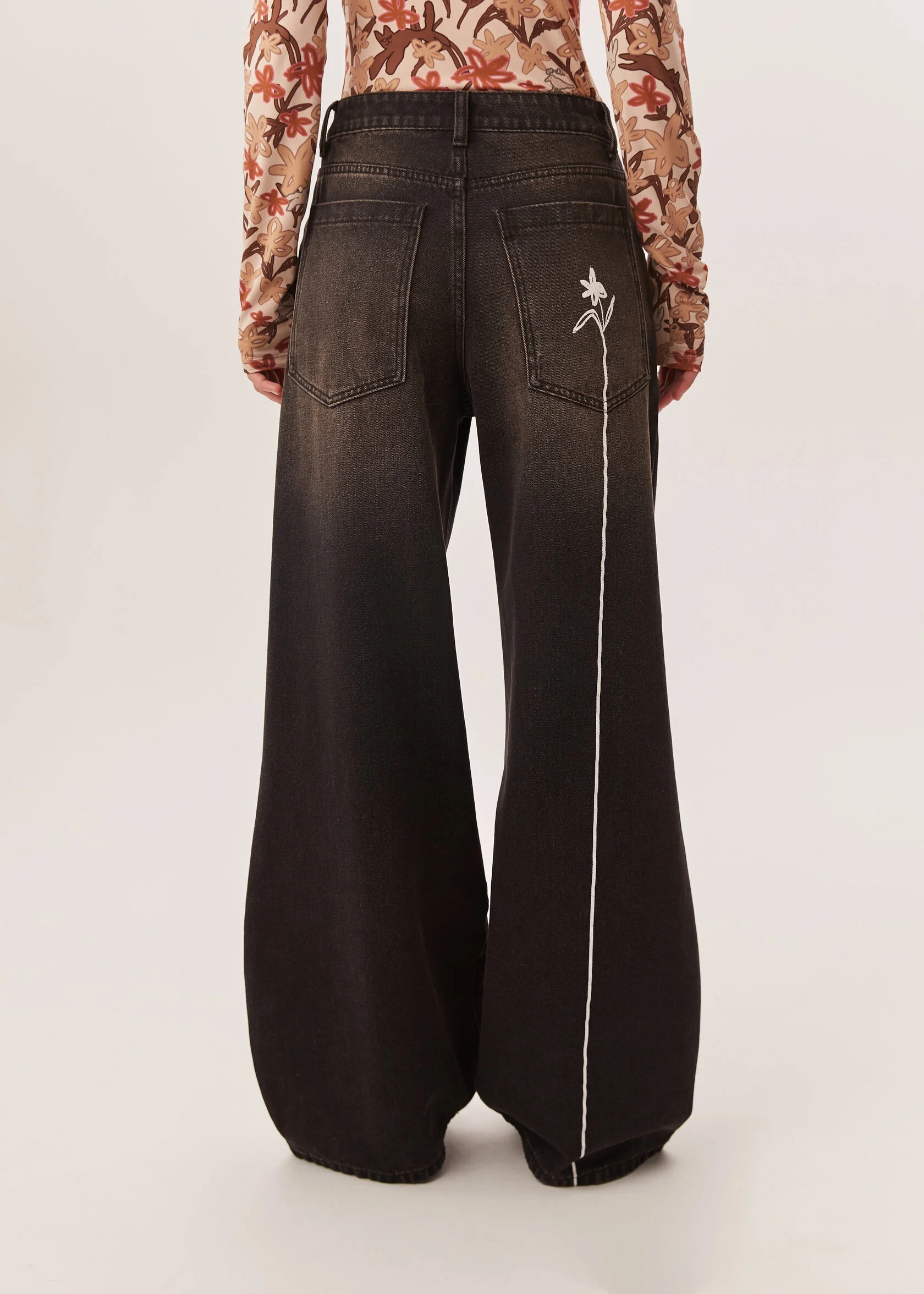 Джинсы MAGIC FLOWERS коричневого цвета